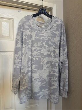 Lululemon Women’s Grey Camo Crewneck Sweatshirt